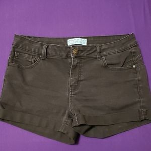 BLACK WAX JEAN SHORTS IN SIZE LARGE